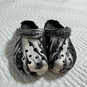 CROCS Toddler Clogs black & white tie dye | 9C